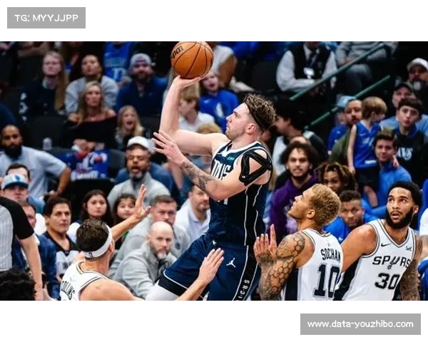 雄鹿队特纳封盖东契奇上篮，防守成取胜关键